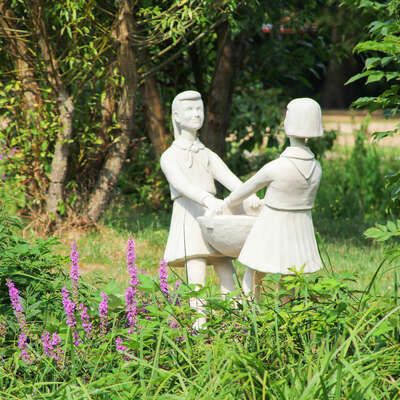 Skulpturen im Flickschupark (Foto: Touristinformation Burg)